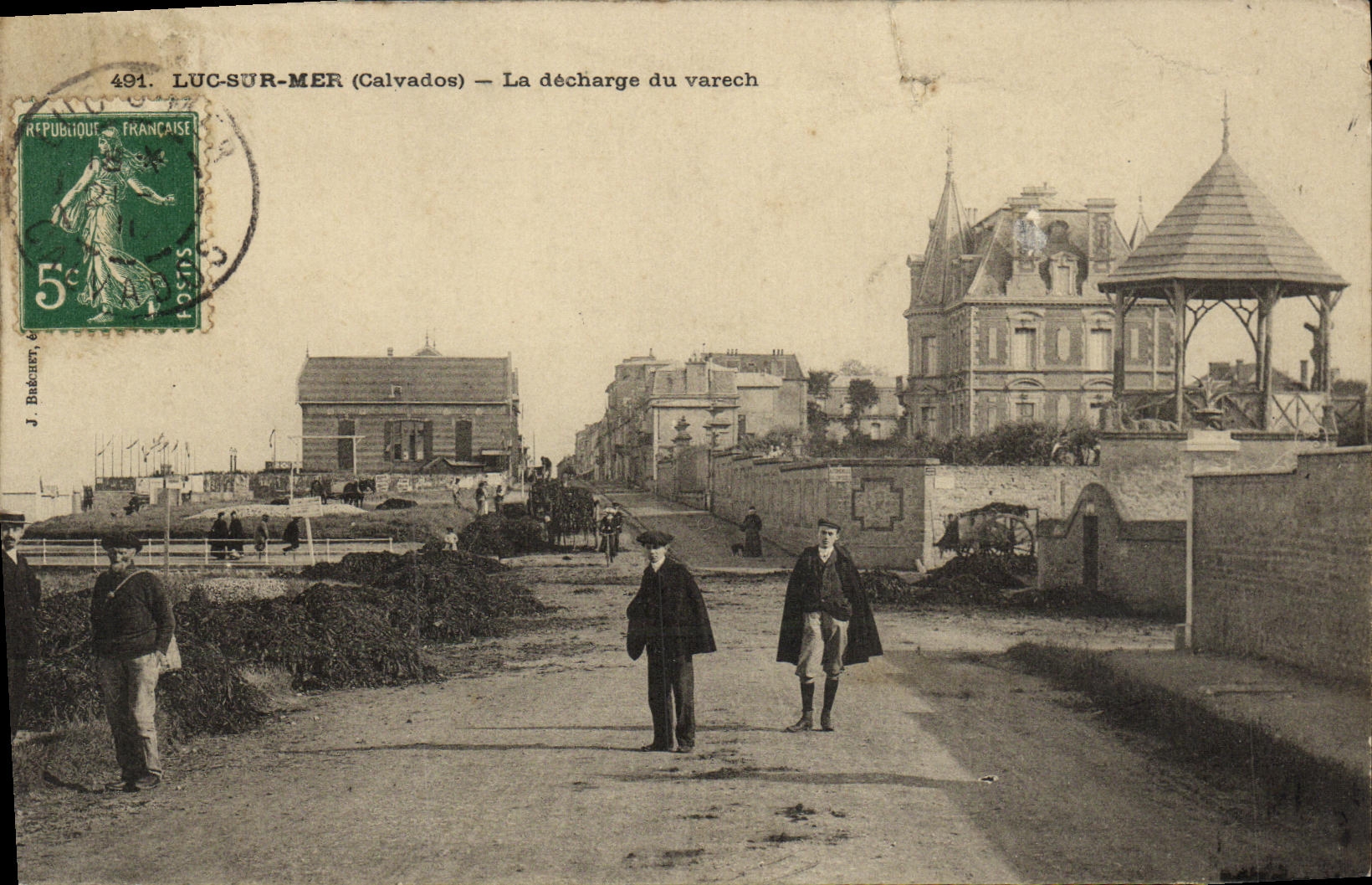 Vintage Postcard Luc Sur Mer La decharge du Varech