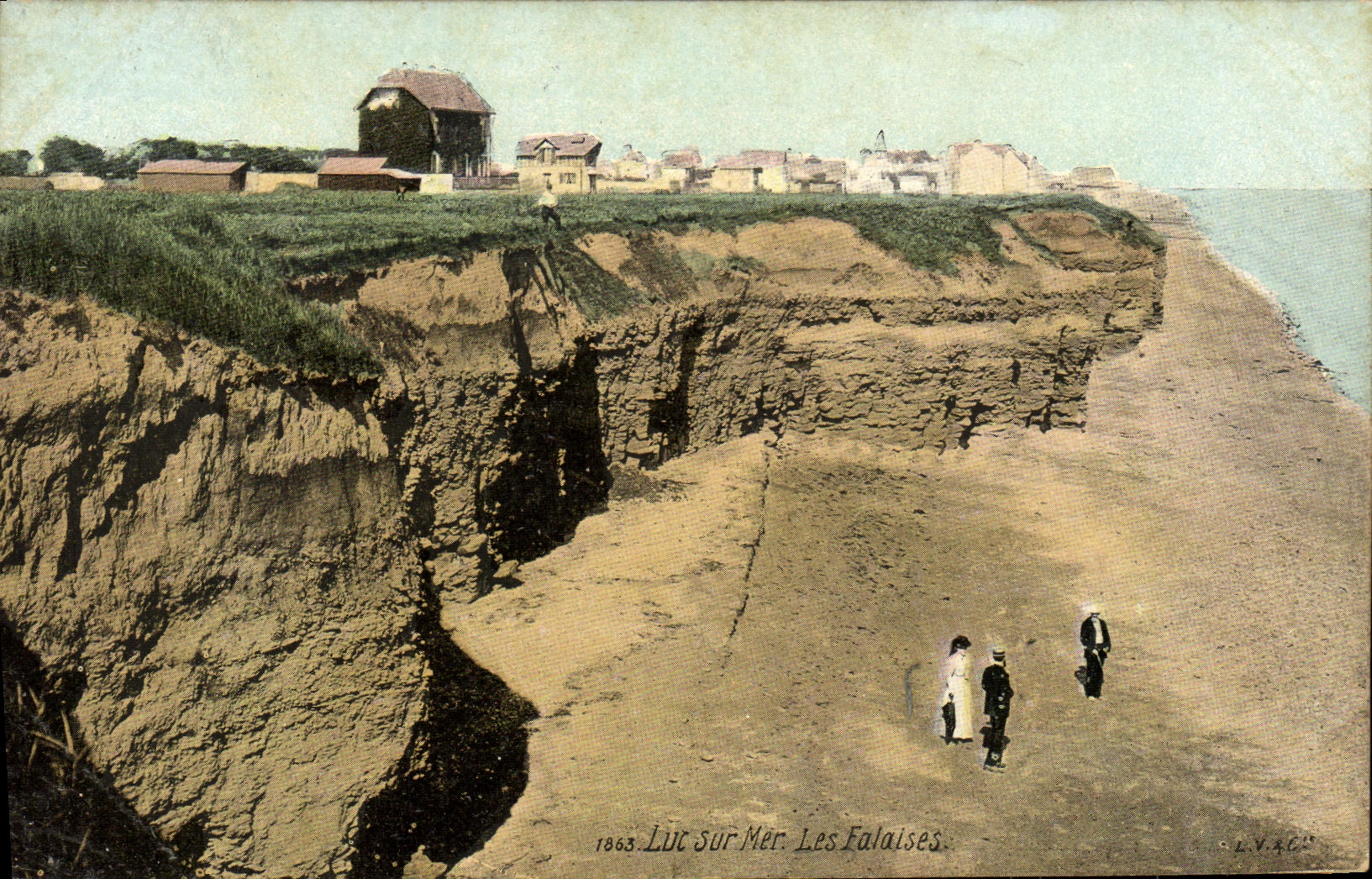 CPA Luc Sur Mer Les Falaises