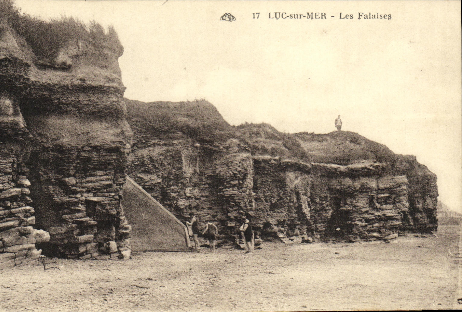 Luc-sur-Mer — Les Falaises — Association des Arts Photomécaniques, Strasbourg
