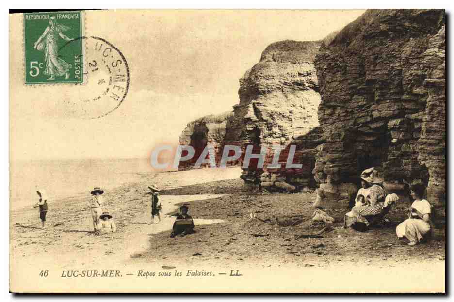 CPA Luc Sur Mer Repos Sous les Falaises