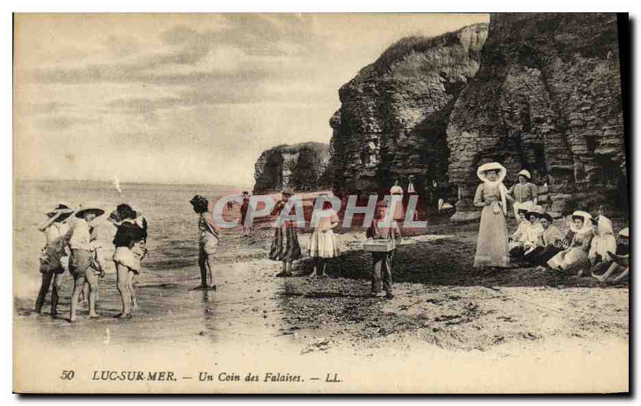 CPA Luc Sur Mer les Falaises Un Coin Femmes Enfants