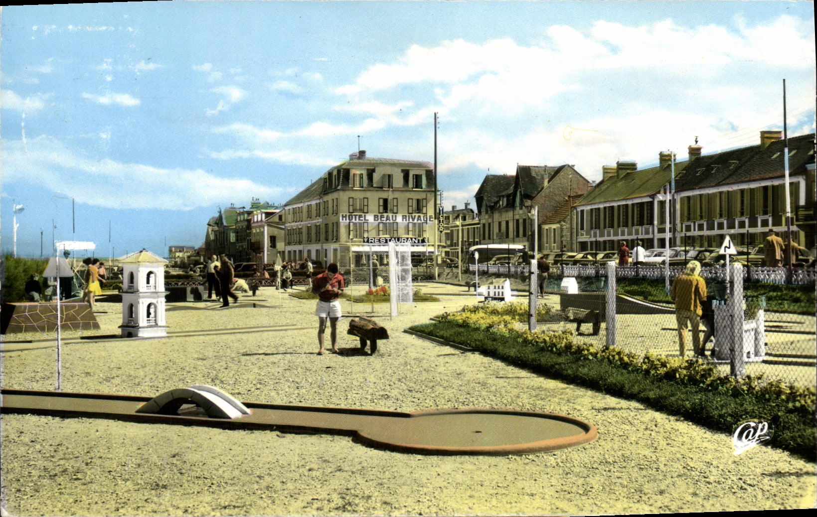 CPM Luc Sur Mer Le golf miniature et l hotel Beau rivage
