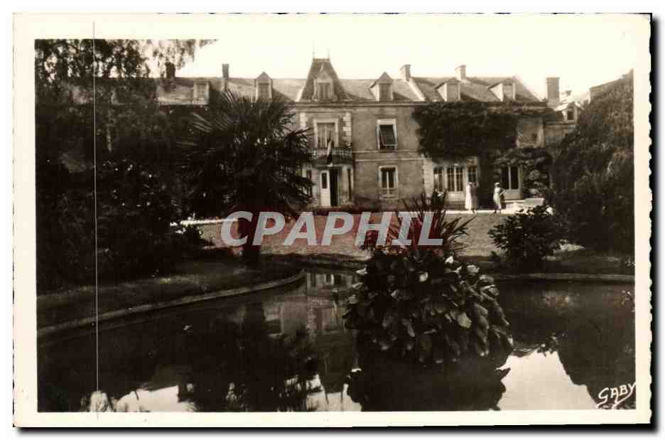 CPM Luc Sur Mer Hotel de Ville et le Bassin