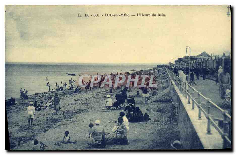 CPA Luc Sur Mer La Plage a l Heure du Bain