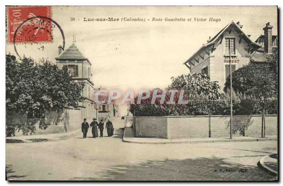 CPA Luc Sur Mer Rue Gambetta et Victor Hugo Villa robert