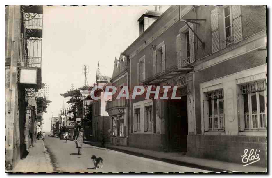 CPM Luc Sur Mer La rue de la mer Estival Hotel