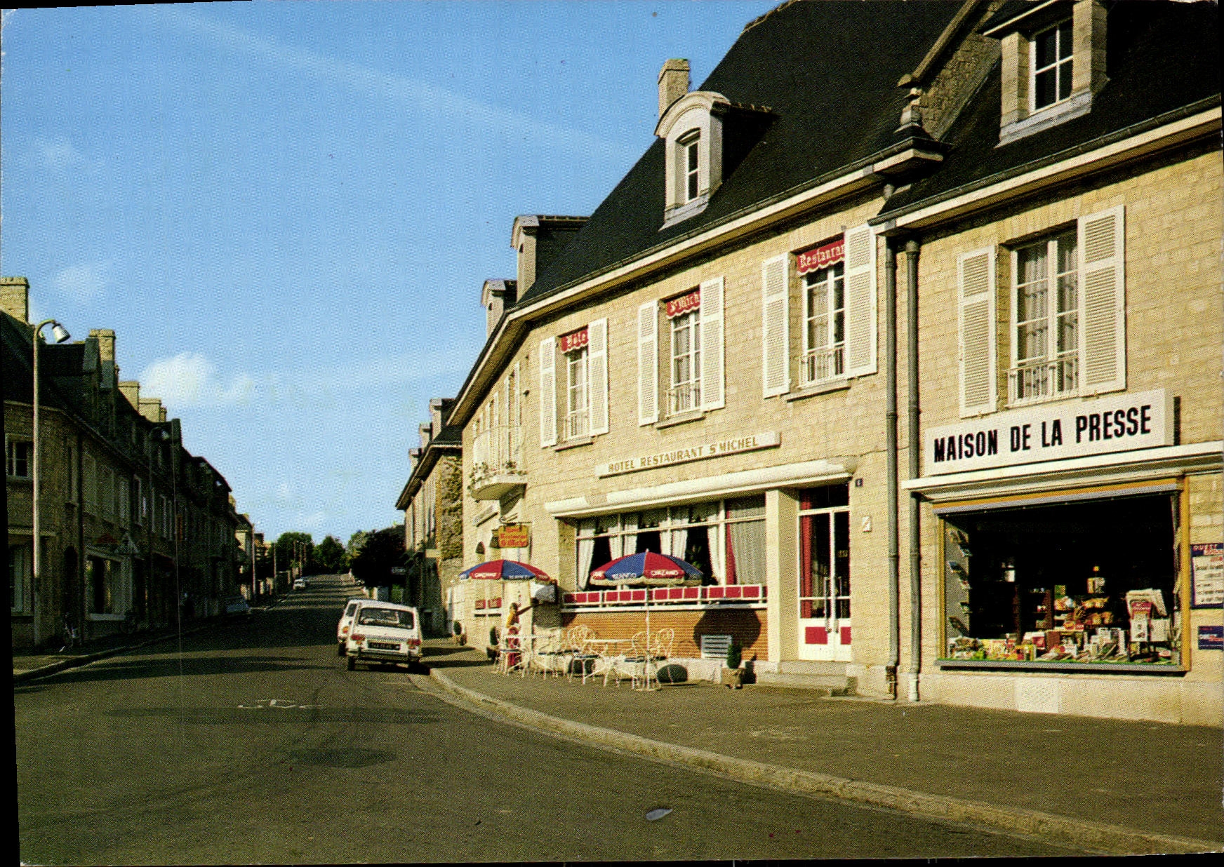 Aunay-sur-Odon — rue principale avec hôtel-restaurant et maison de presse — Artaud Frères