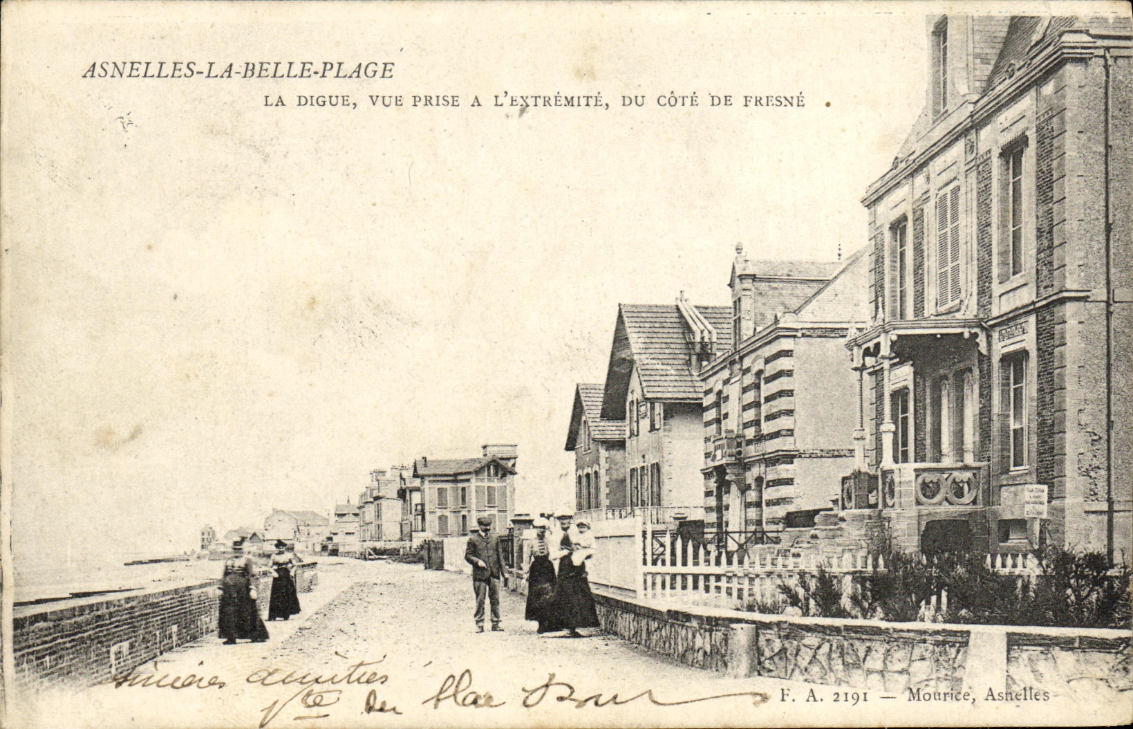 CPA Asnelles Sur Mer La digue Vue prise a l extremite du cote de Fresne