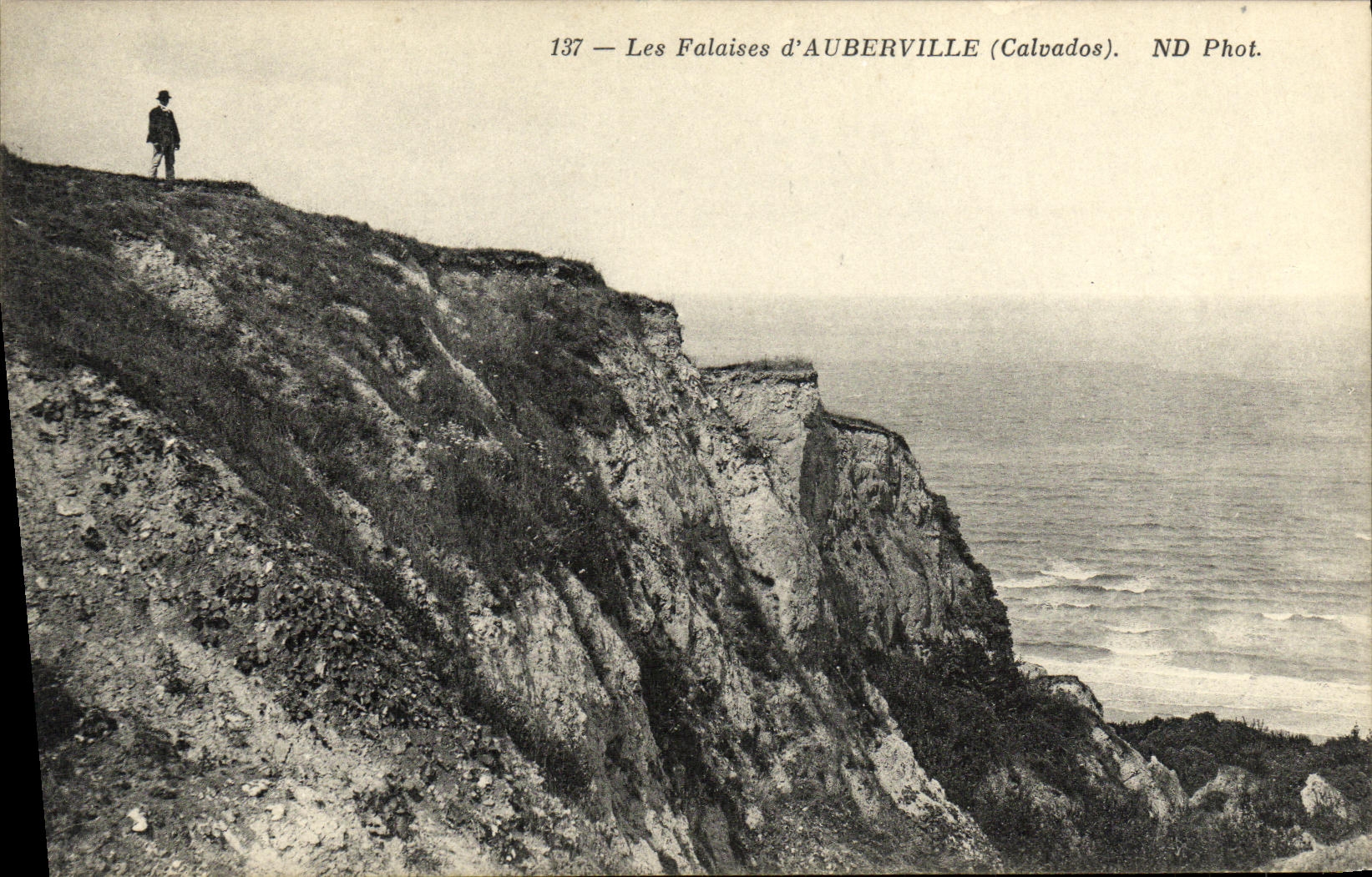 Les Falaises d'AUBERVILLE (Calvados) — vue panoramique — ND Phot. n°137
