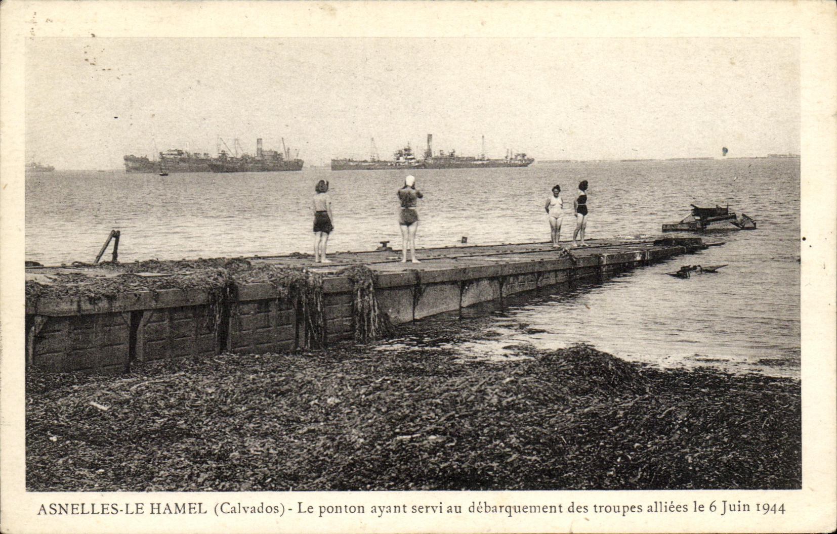 CPA Asnelles Le Hamel Le Ponton Ayant servi au debarquement des troupes alliees le 6 juin 1944 Militaria 