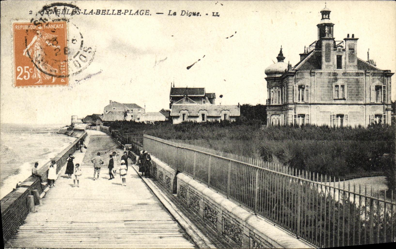 CPA Asnelles La Belle Plage La digue