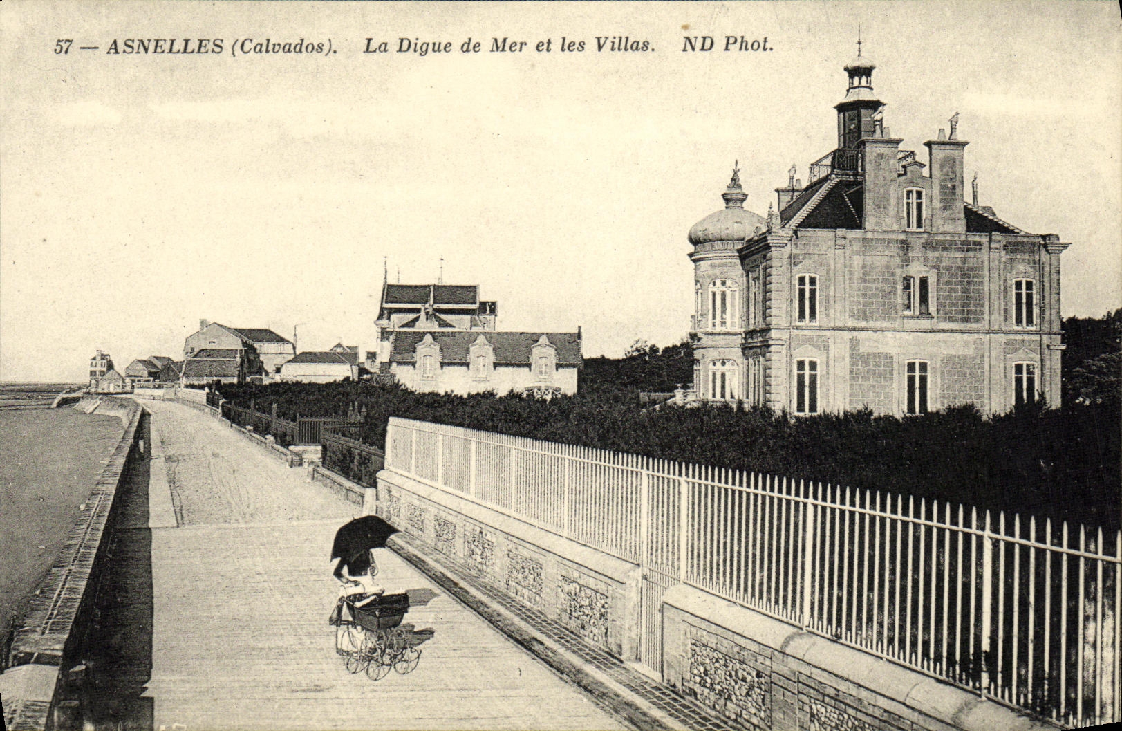 Asnelles (Calvados) — La Digue de Mer et les Villas — ND Phot.