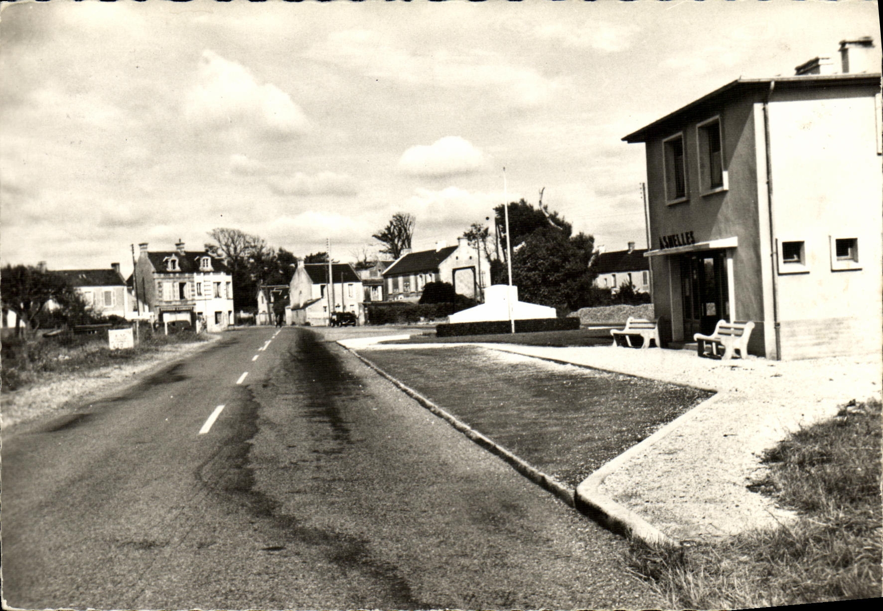 Asnelles (Calvados) — Gare Routière - Place A. Stanier — Éditeurs du Sart (S.&C.)