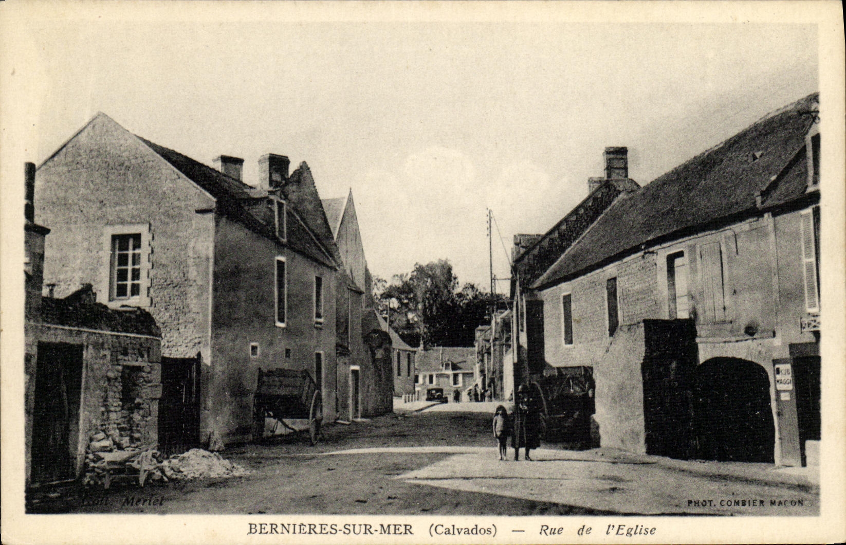 CPA Bernieres sur Mer Rue de l eglise
