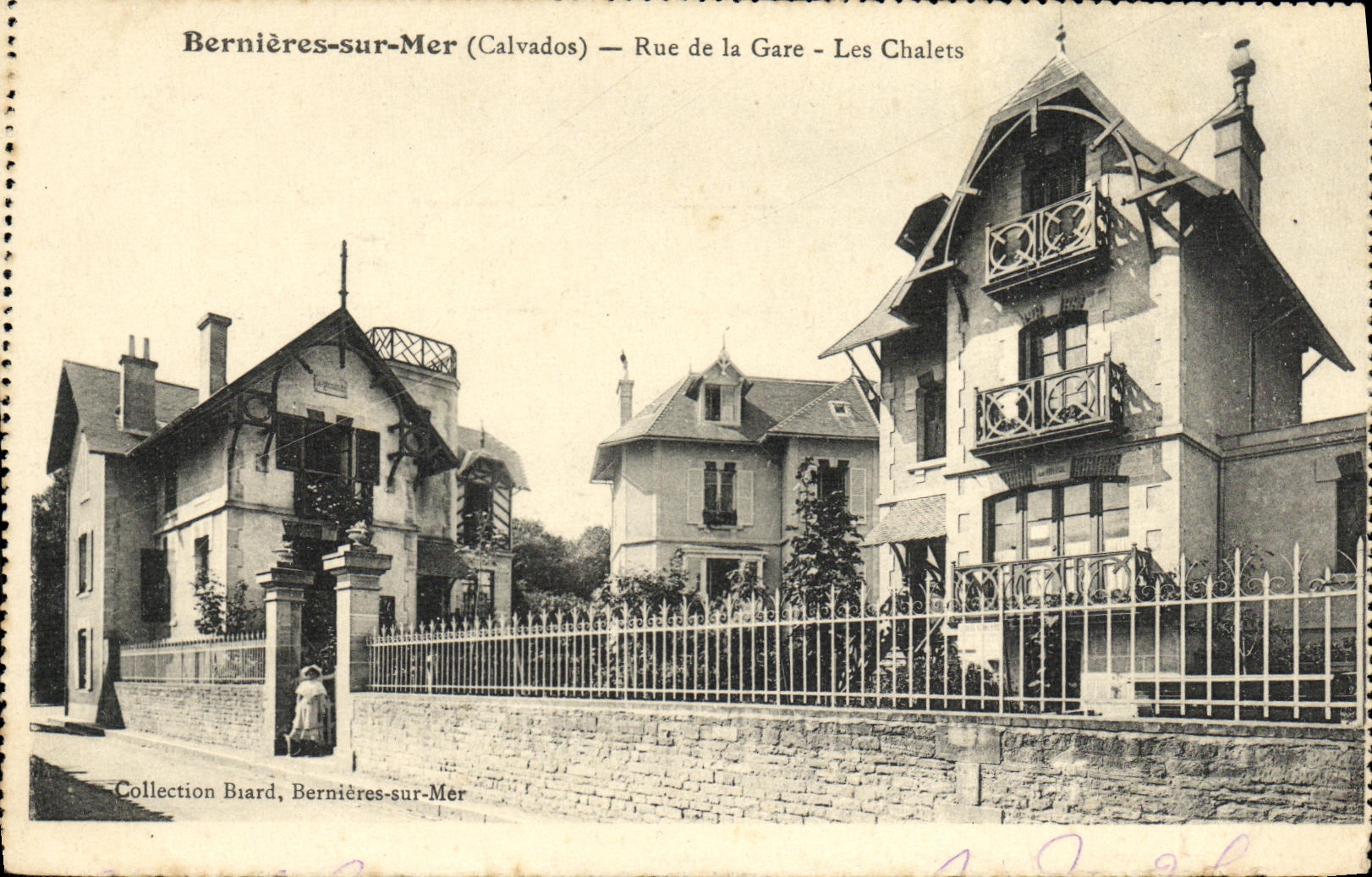 Bernières-sur-Mer (Calvados) — Rue de la Gare - Les Chalets — Collection Biard