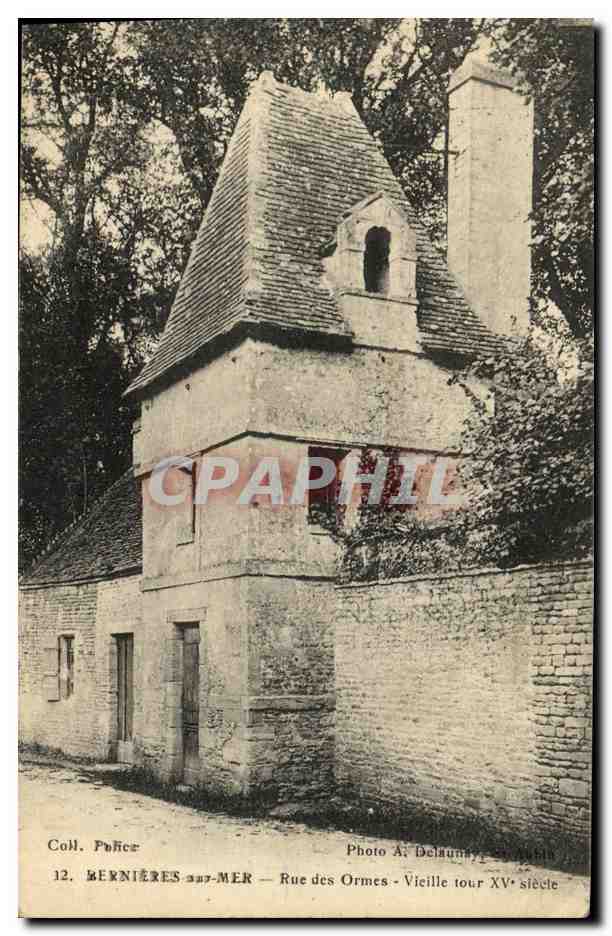 CPA Bernieres sur Mer Rue des Ormes Vieille tour XV e Siecle