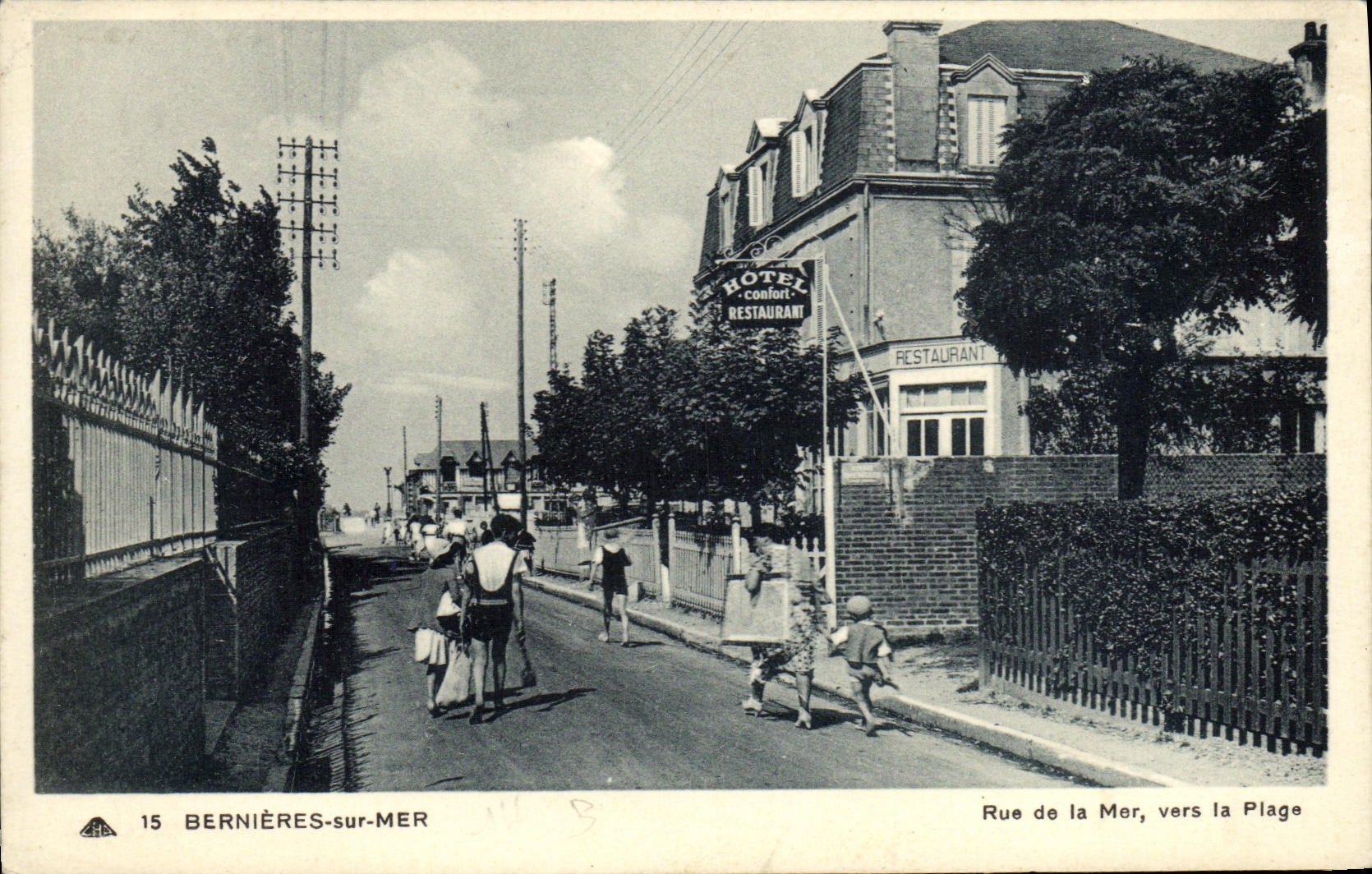 Bernières-sur-Mer — Rue de la Mer, vers la Plage — Éd. C. Hue, n°15