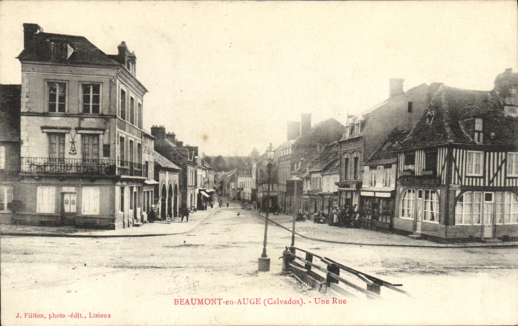 Beaumont-en-Auge (Calvados) — Une Rue — J. Fillion, photo-édit., Lisieux
