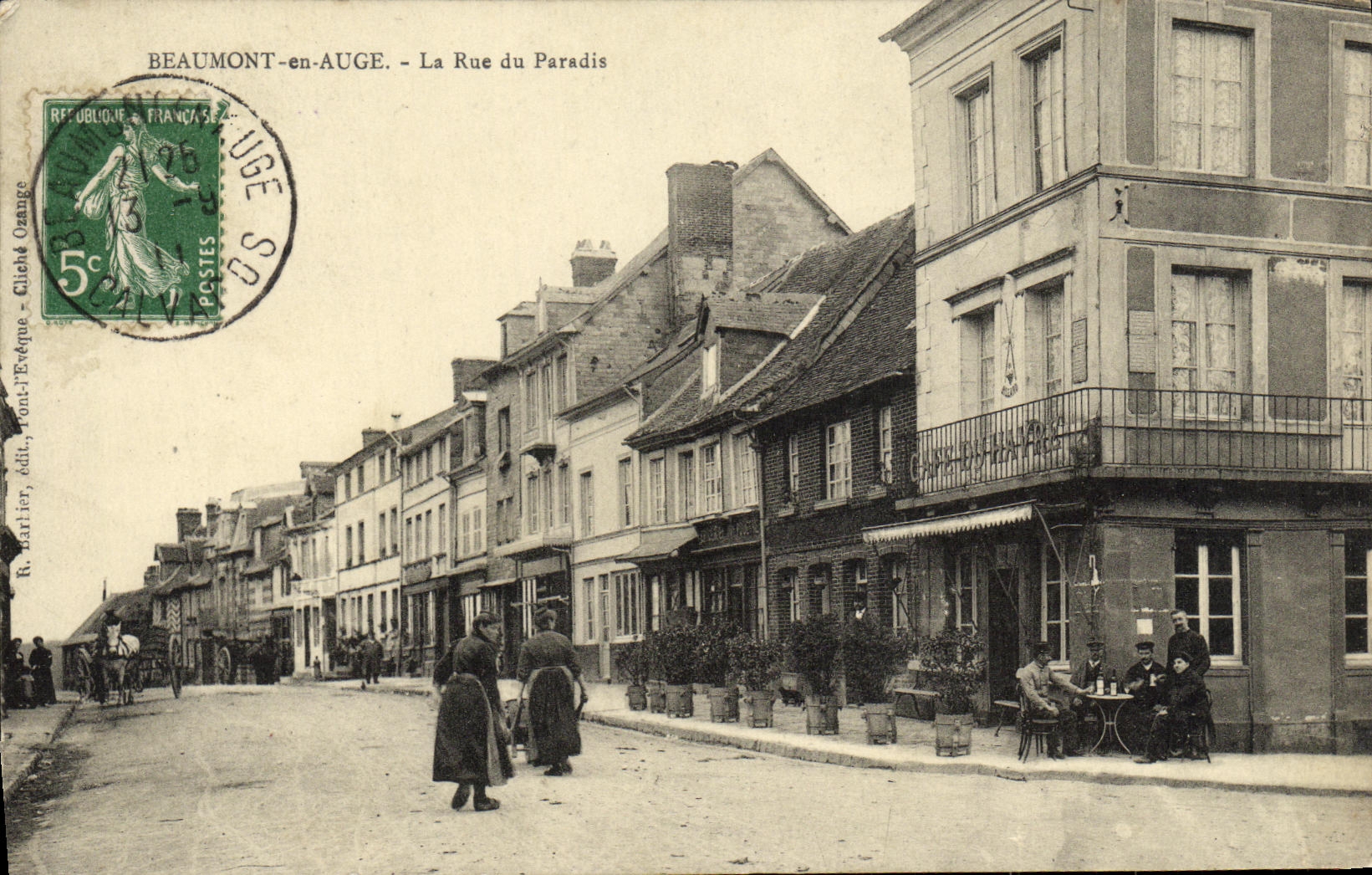 CPA Beaumont en Auge La Rue du Paradis 