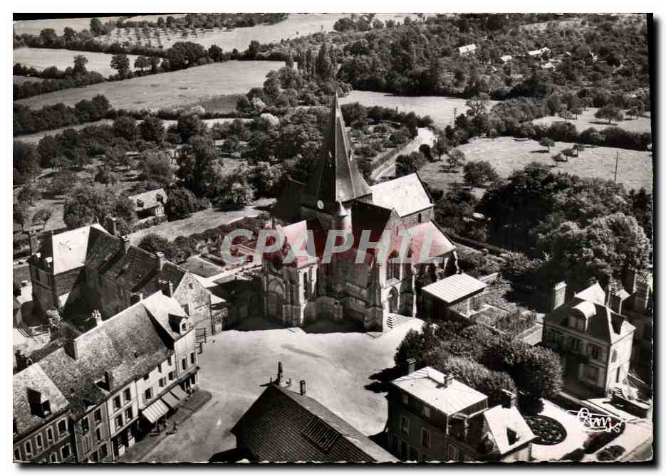 Beaumont-en-Auge (Calvados) — L'Église — Vue aérienne — Éditions Aériennes Combier, Mâcon