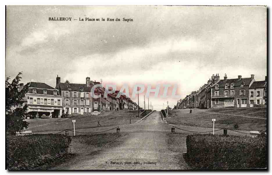 Balleroy — La Place et la Rue du Sapin — V. Pertard, phot. édit. Balleroy