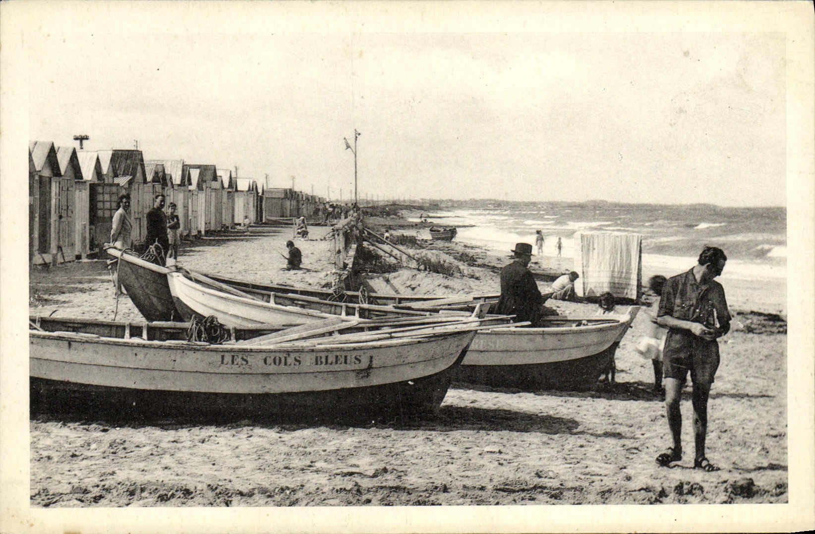 CPA Bernieres sur Mer vue Panoramique Prise de l Entree de la Plage