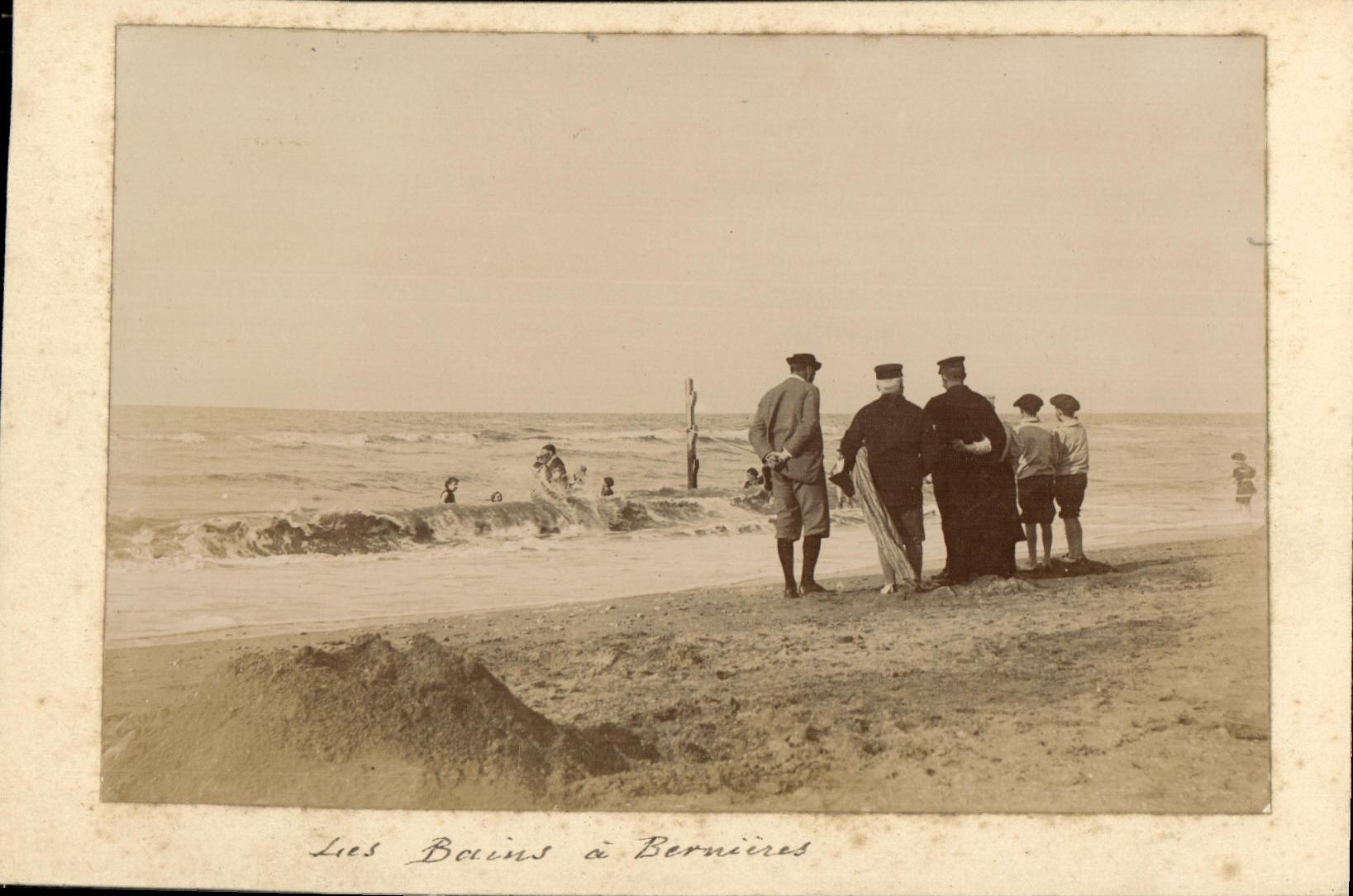 Photo Les Bains a Bernieres les Bains Calvados
