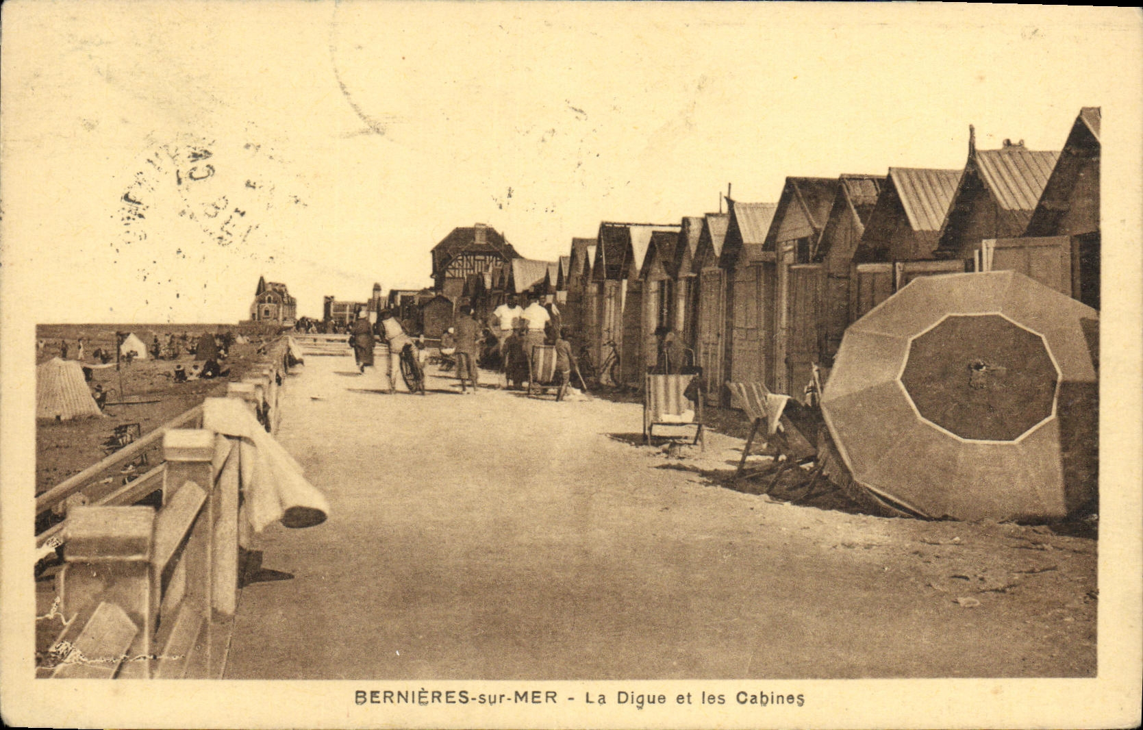 Bernières-sur-Mer — La Digue et les Cabines — C. Hue, Éditeur, Bernières-sur-Mer — n°4