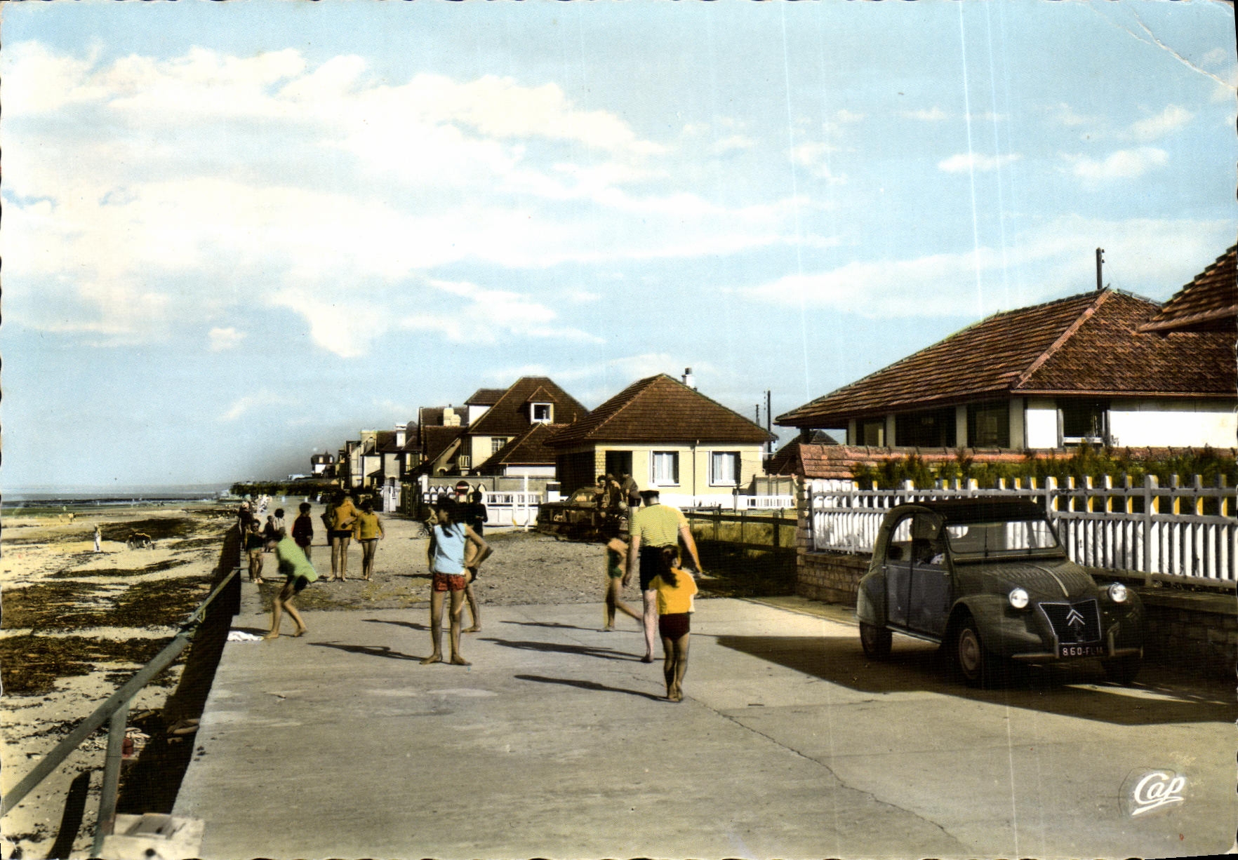 Bernières-sur-Mer — La Digue et les Villas vers Saint-Aubin — éditeur Cap, n°641
