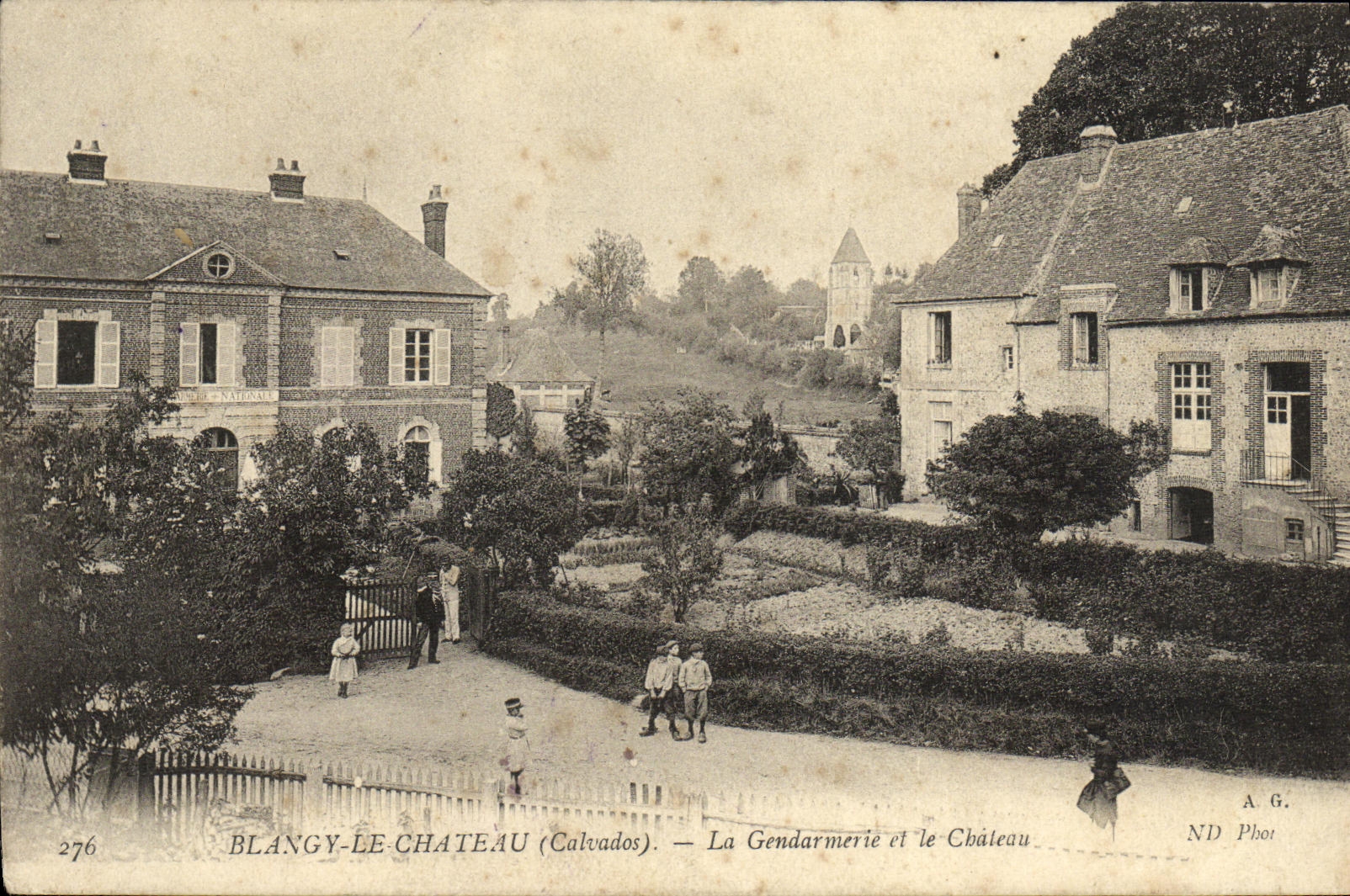 CPA Blangy le Chateau La Gendramerie et le Chateau
