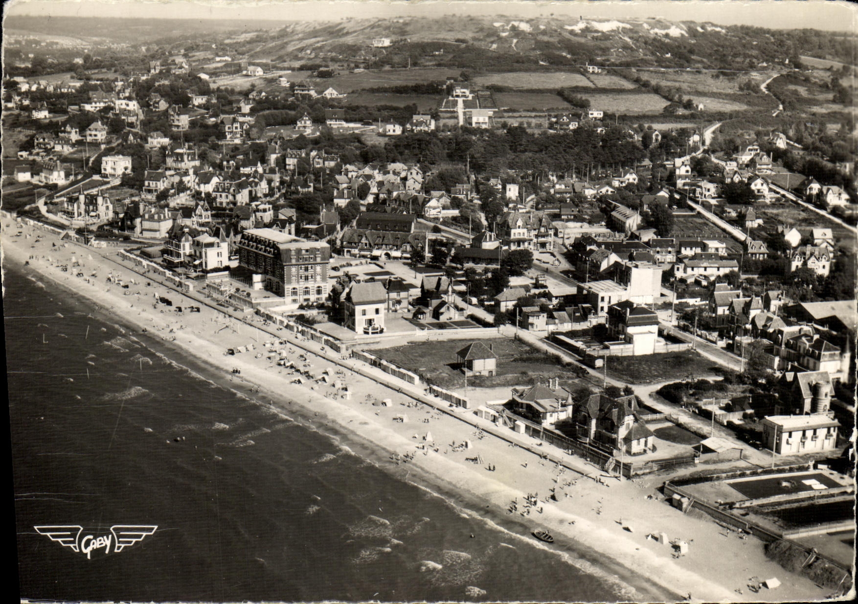 Blonville-sur-Mer — Vue d'ensemble de la plage — Éditeur Gaby, n°1 de la série 'La France vue du ciel'