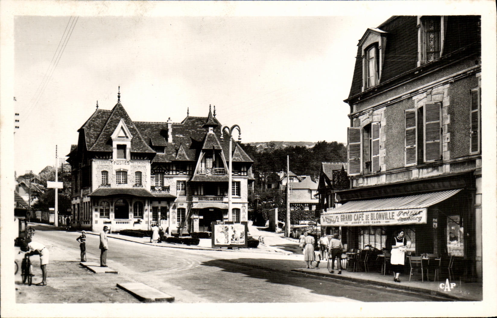 Blonville-sur-Mer — la Mairie et la Poste — C.A.P. n°65