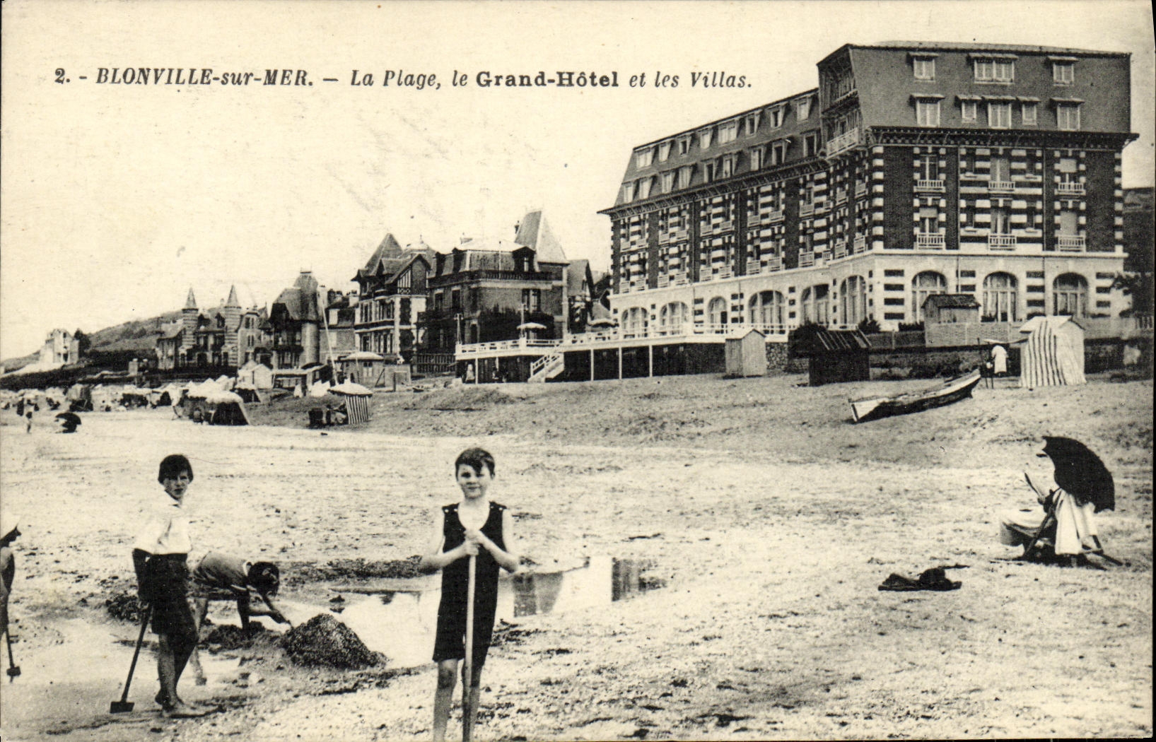 Blonville-sur-Mer — La Plage, le Grand-Hôtel et les Villas.