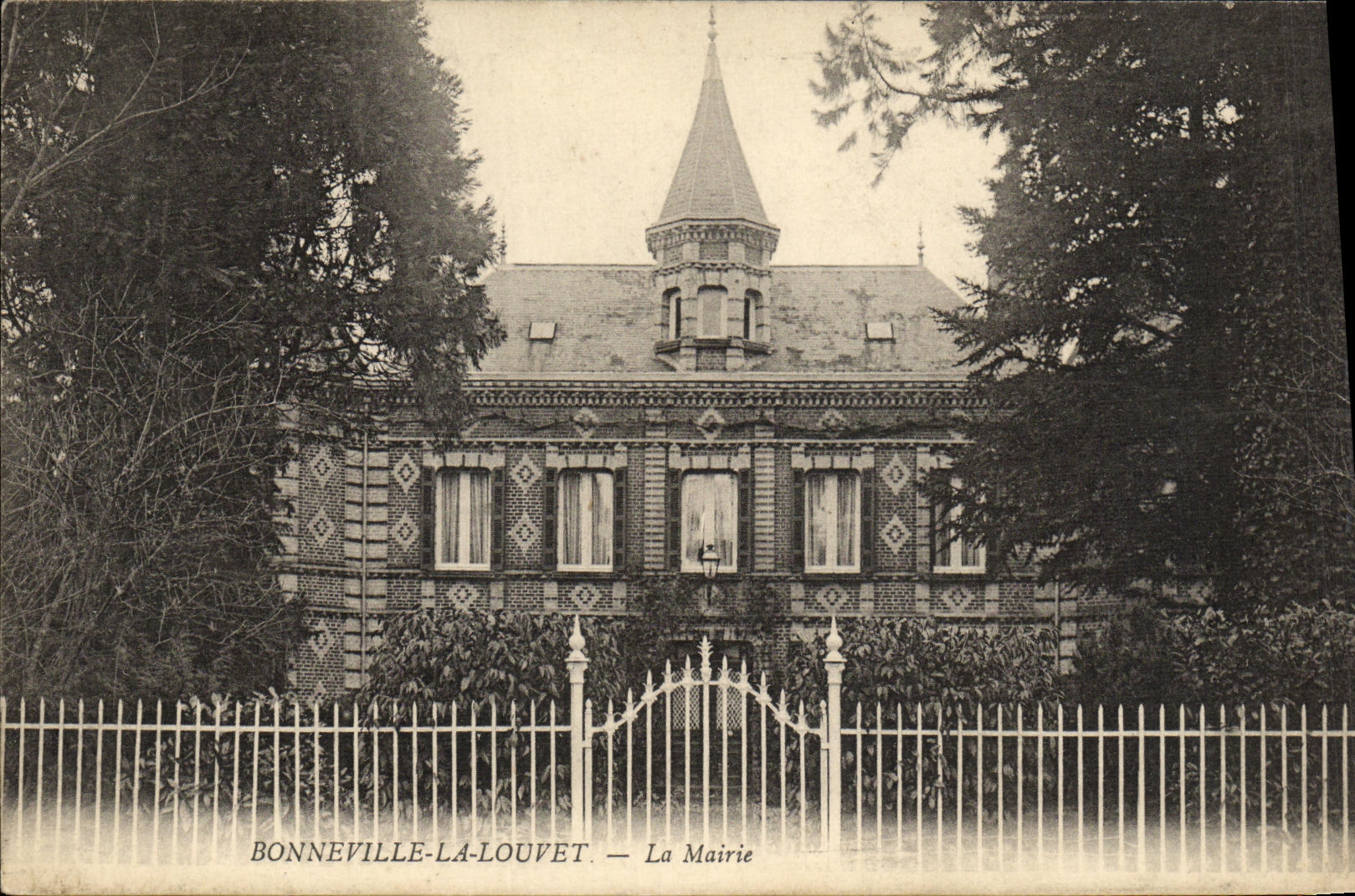 CPA Bonneville la Louvet La Mairie