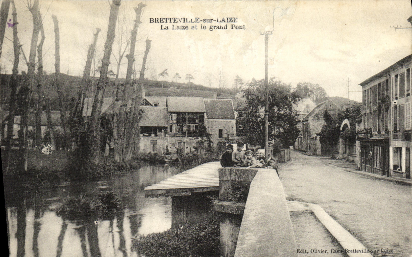 CPA Bretteville sur Laize La Laize et le Grand Pont Enfants