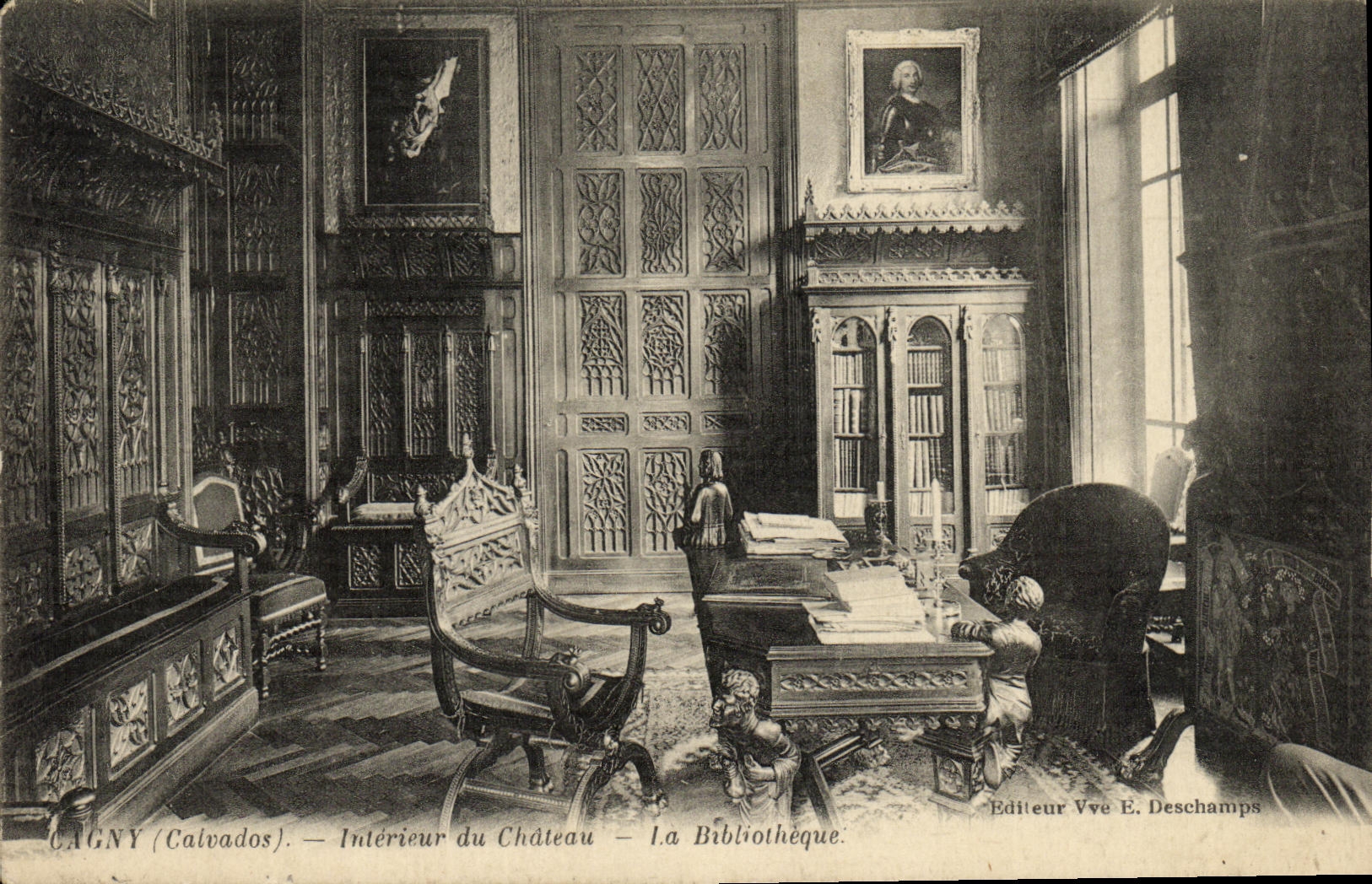 CAGNY (Calvados) — Intérieur du Château — La Bibliothèque — Éditeur Vve E. Deschamps