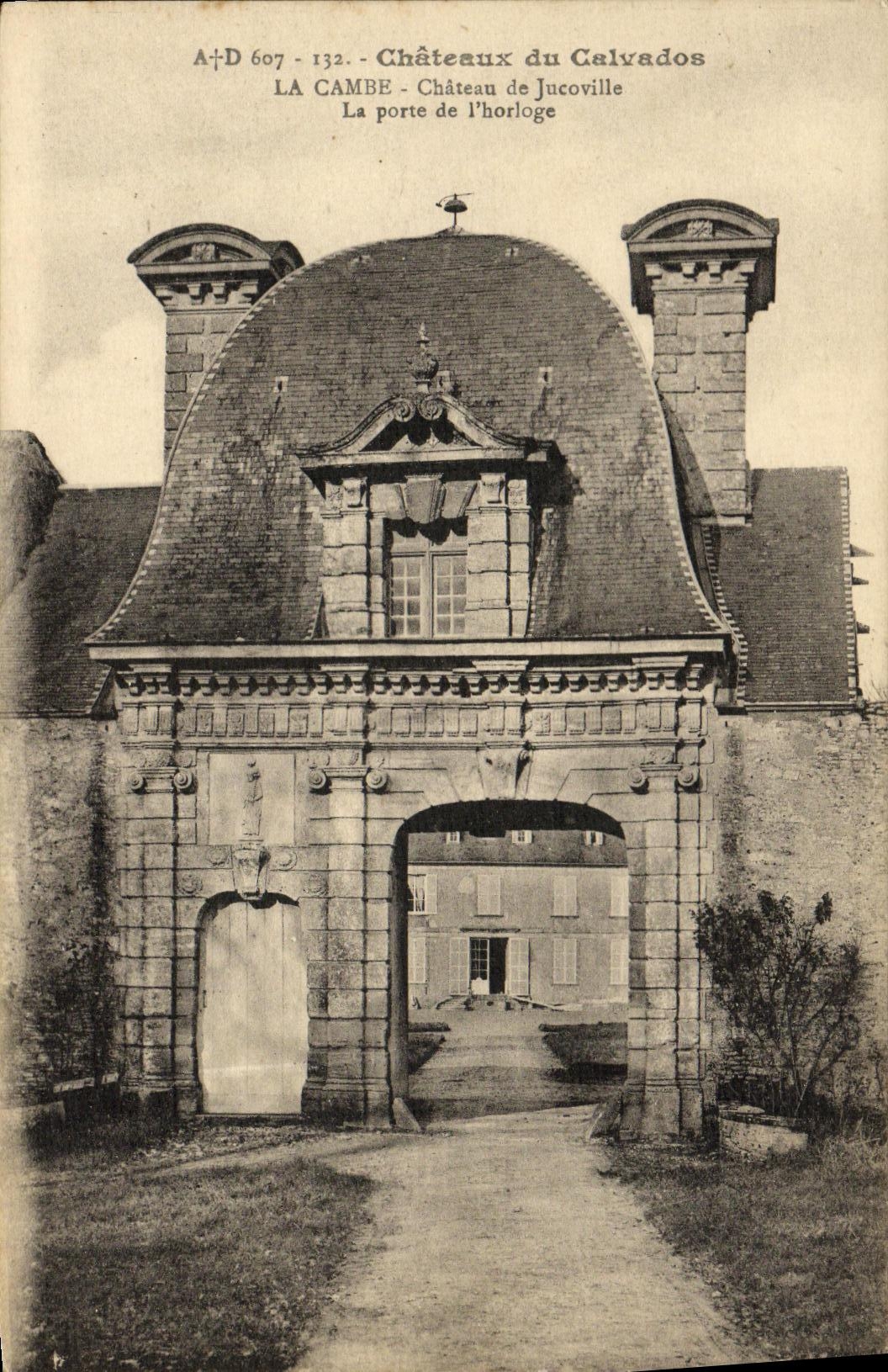 Château de Jucoville — La porte de l'horloge — Châteaux du Calvados, éditeur A. D. 607 - 132