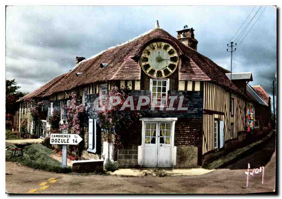 Cambremer — Maison à colombages avec horloge — Éditions d'art YVON