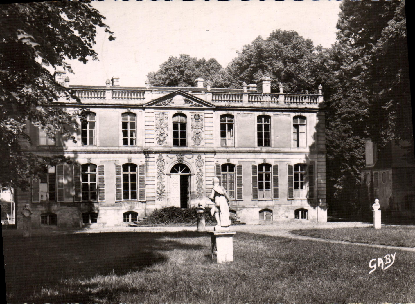 CPM Canon pres Mezidon Le Chateau 