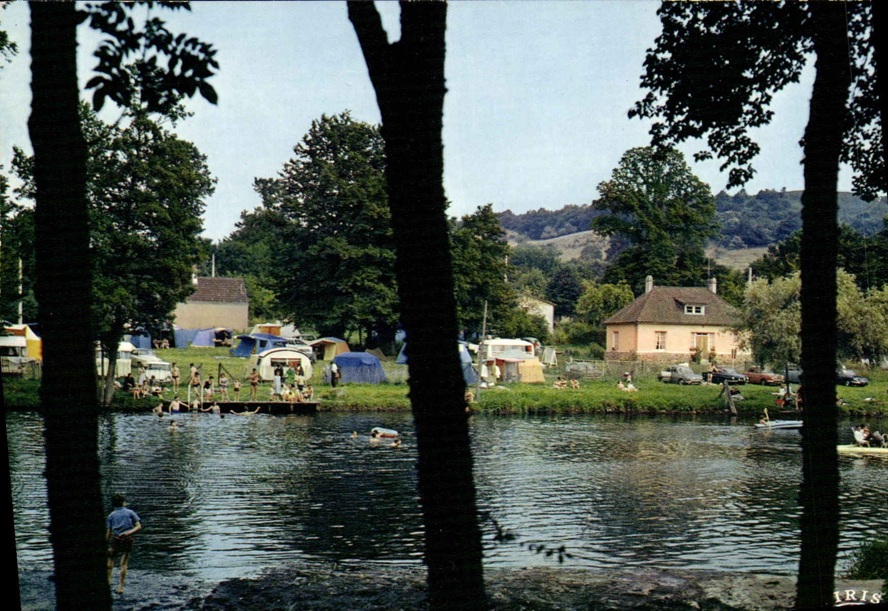 CPM La Suisse Normande Clecy Les bords de l Orne et le Camping