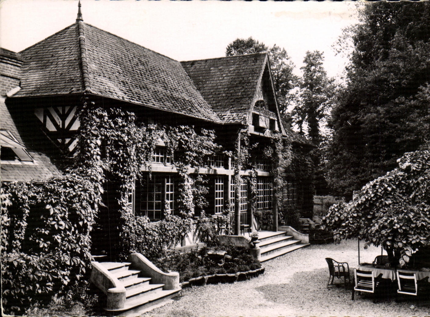 Hôtel du Moulin-le-Vay — La Salle à Manger — Éditions GABY