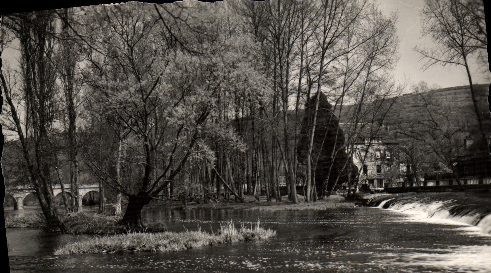 CPM Clecy Le Pont le Barrage et le Moulin du Vey
