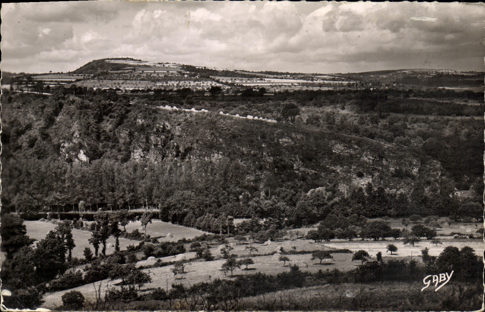 L'Eminence et les Rochers de la Cambronnerie — Clécy (Calvados) — Éditions Gaby