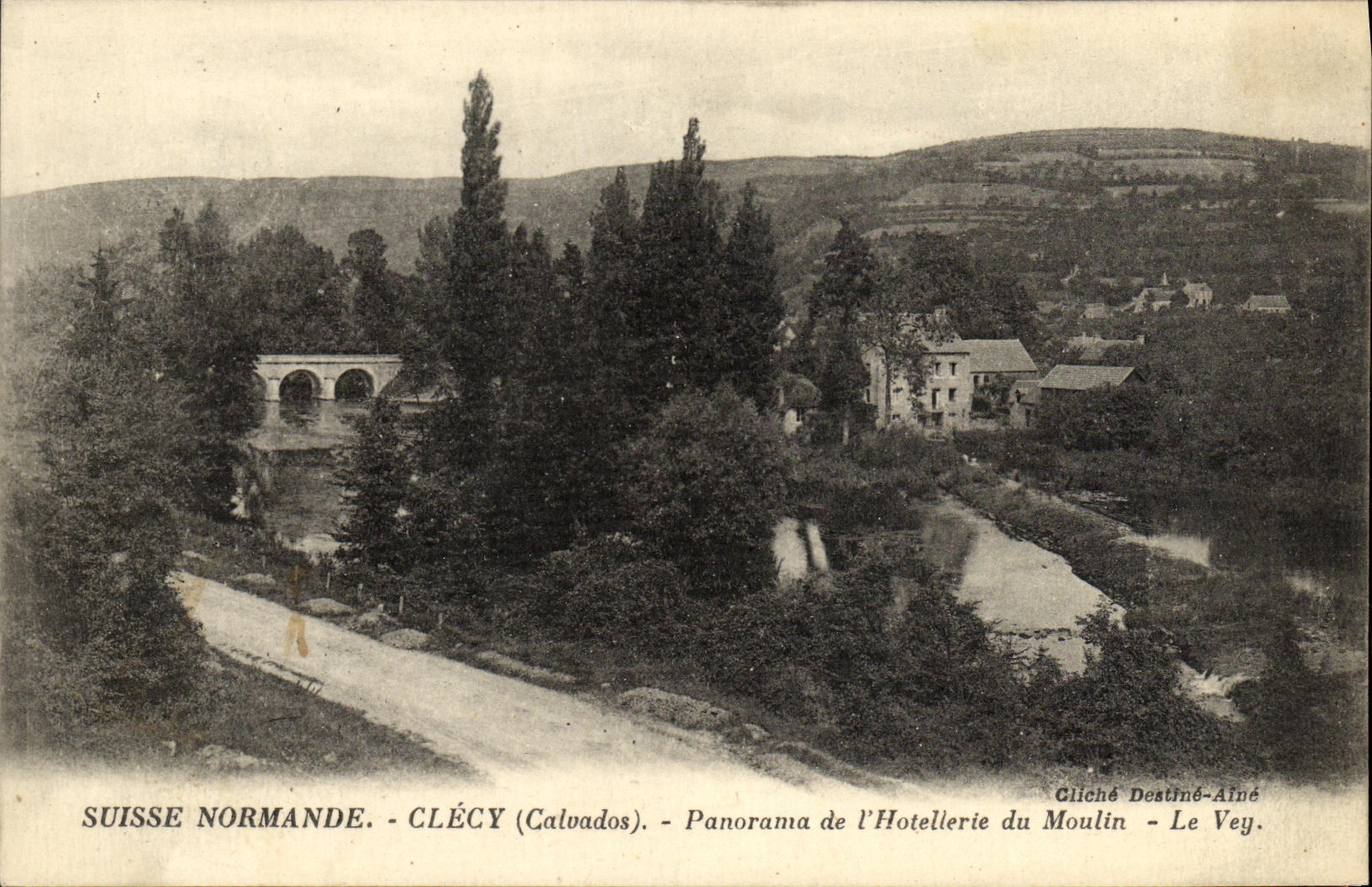Clécy (Calvados) — Panorama de l'Hotellerie du Moulin — Le Vey — Cliché Destiné-Ainé