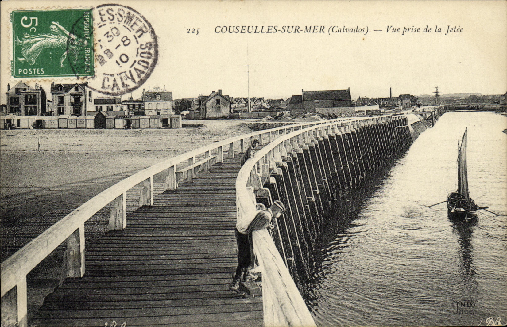 Couseulles-sur-Mer (Calvados) — Vue prise de la Jetée — JND Phot.