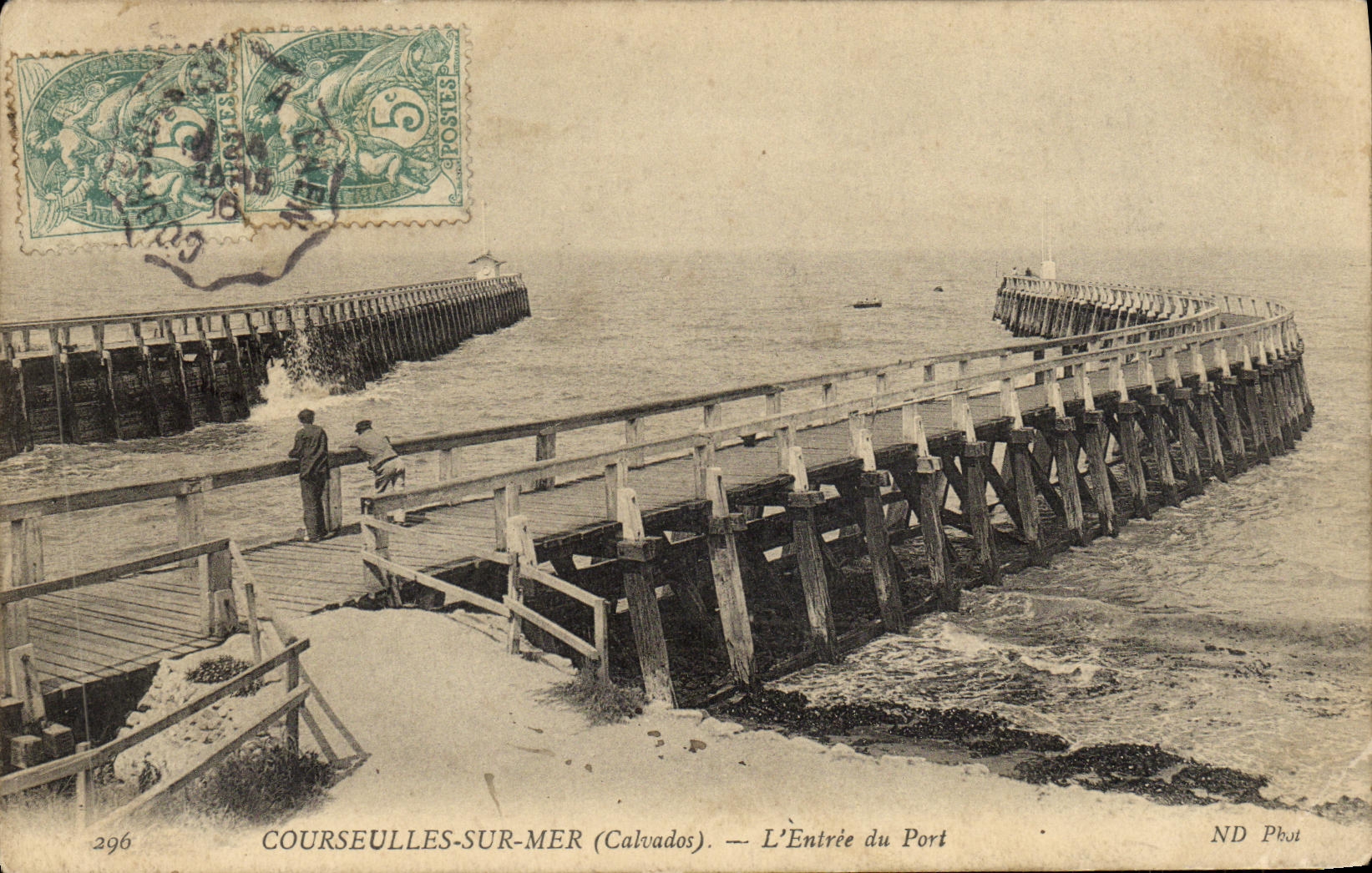 COURSEULLES-SUR-MER (Calvados) — L'Entrée du Port — ND Phot