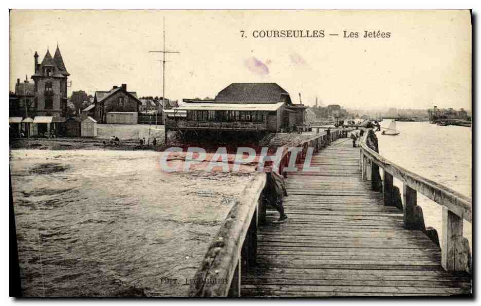 CPA Courseulles Les Jetees