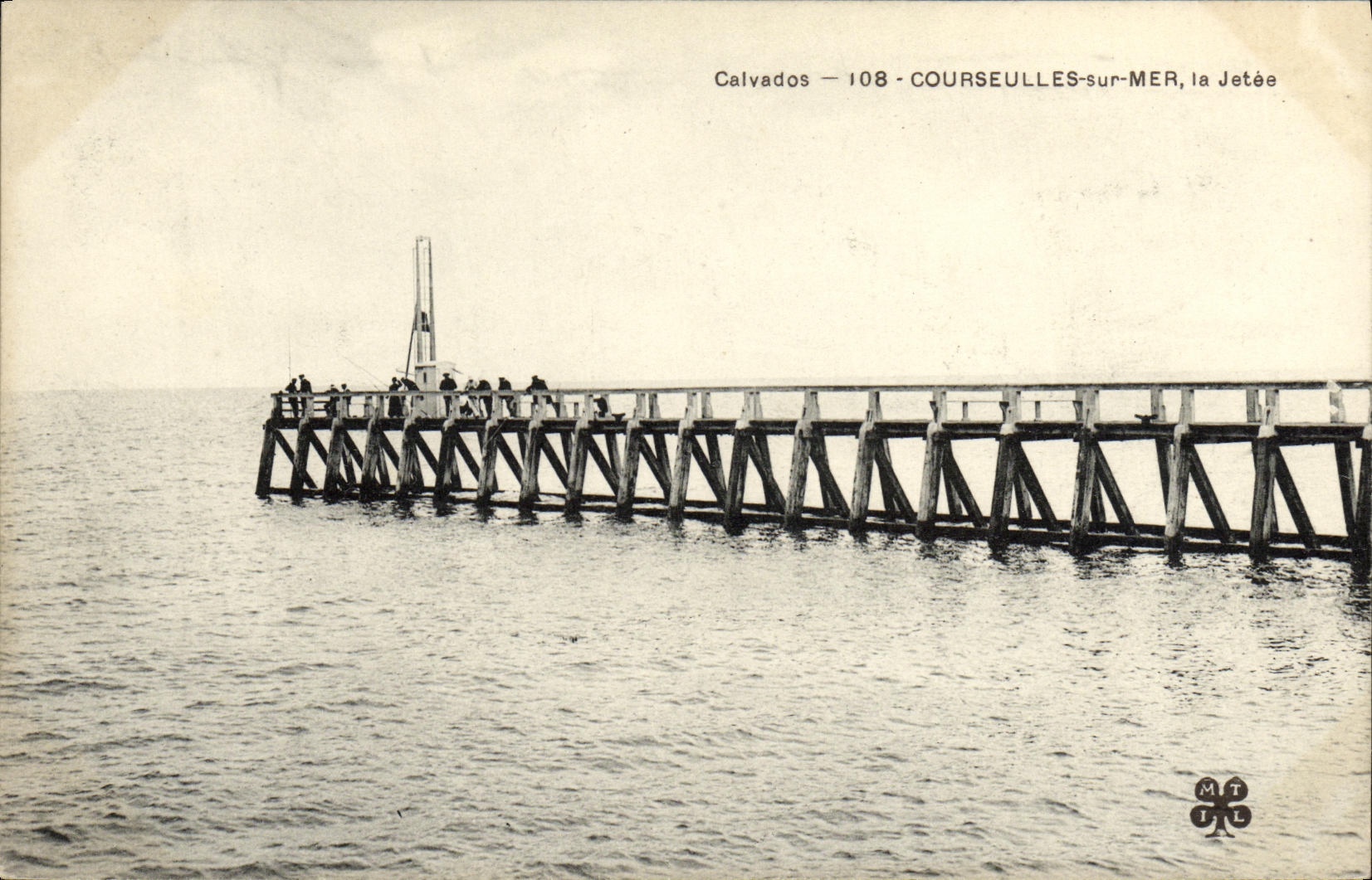 COURSEULLES-sur-MER, la Jetée — Calvados — 108 — éditeur MT