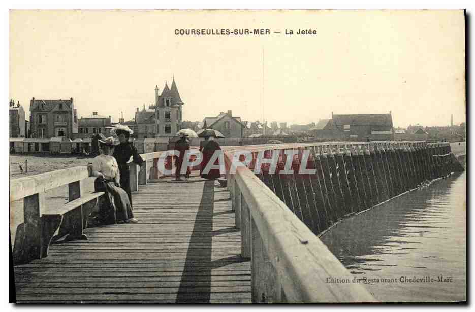 CPA Courseulles Sur Mer La jetee