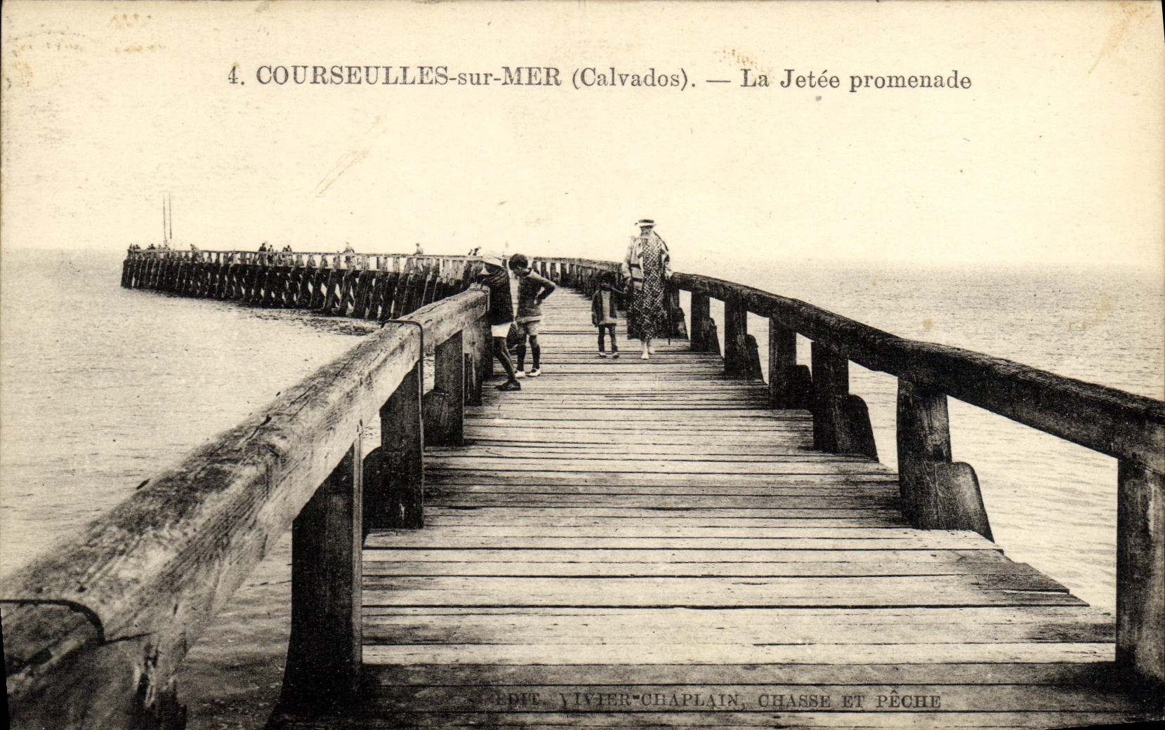 COURSEULLES-sur-MER (Calvados) — La Jetée promenade — Édit. VIVIER-CHAPLAIN, CHASSE ET PÊCHE